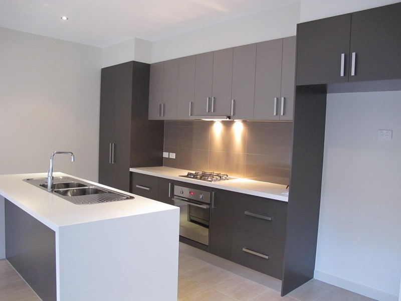 62 Commercial Road, Caroline Springs VIC 3023