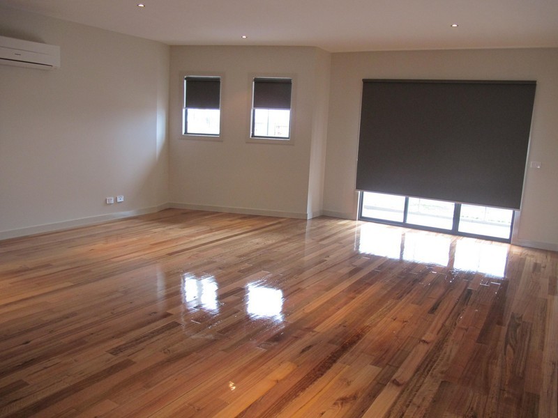 62 Commercial Road, Caroline Springs VIC 3023