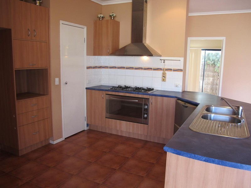 60 Naracoorte Drive, Caroline Springs VIC 3023