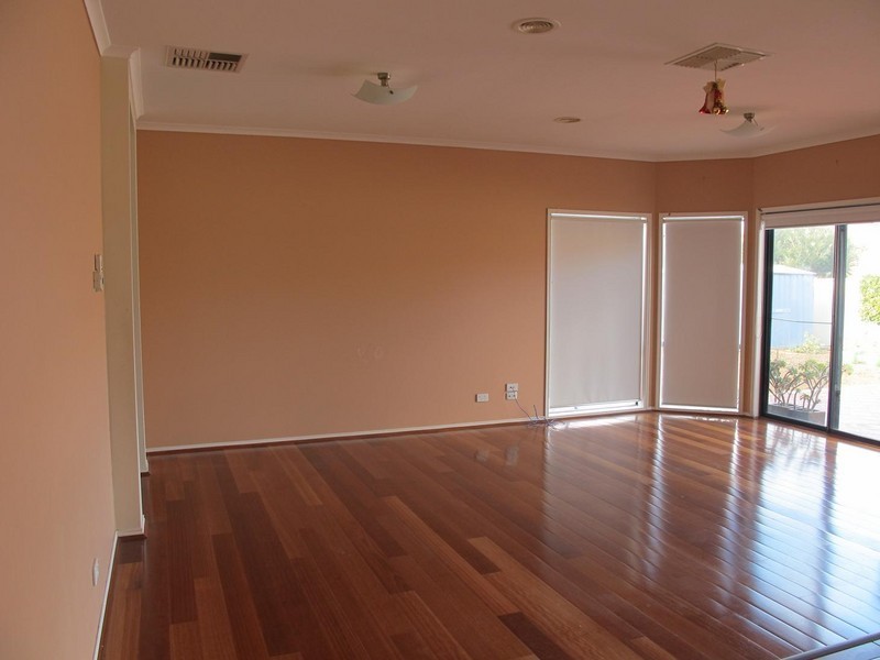 60 Naracoorte Drive, Caroline Springs VIC 3023