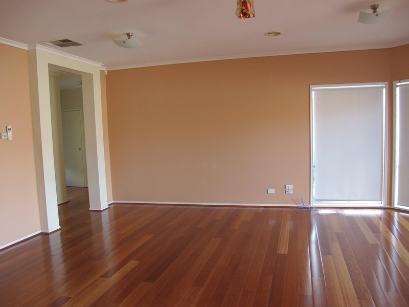 60 Naracoorte Drive, Caroline Springs VIC 3023