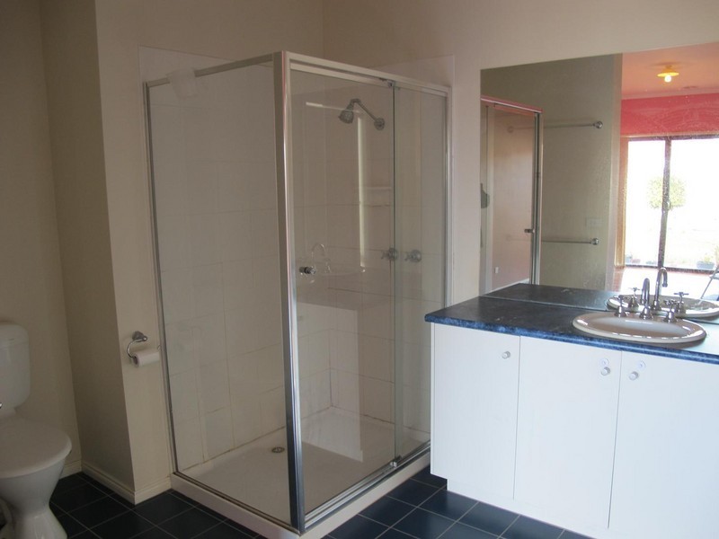 60 Naracoorte Drive, Caroline Springs VIC 3023