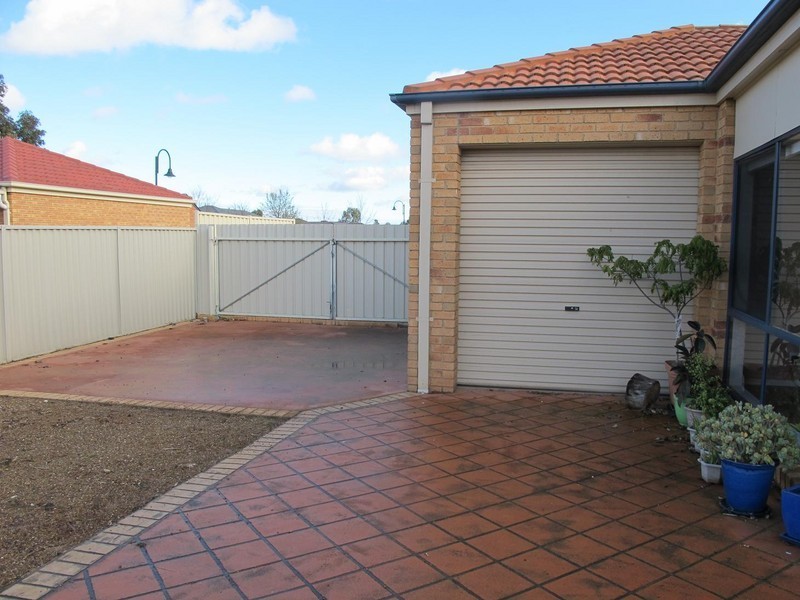 60 Naracoorte Drive, Caroline Springs VIC 3023