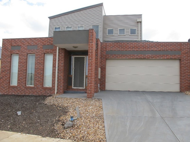 26 Hawksbury Green, Caroline Springs VIC 3023