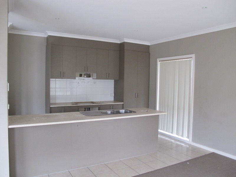 26 Hawksbury Green, Caroline Springs VIC 3023