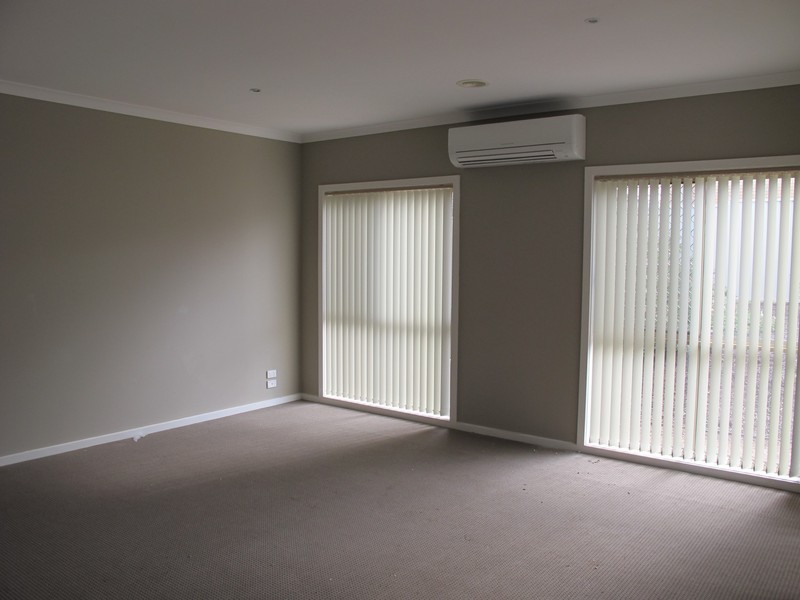 26 Hawksbury Green, Caroline Springs VIC 3023