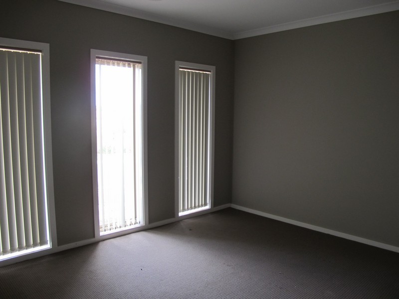 26 Hawksbury Green, Caroline Springs VIC 3023