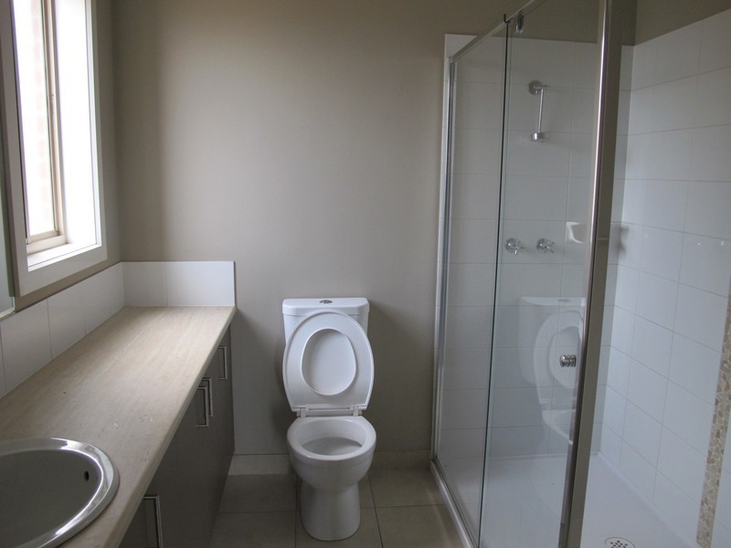 26 Hawksbury Green, Caroline Springs VIC 3023