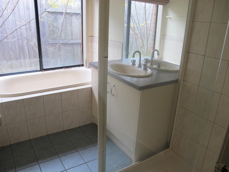 2 Upton Drive, Hillside VIC 3037