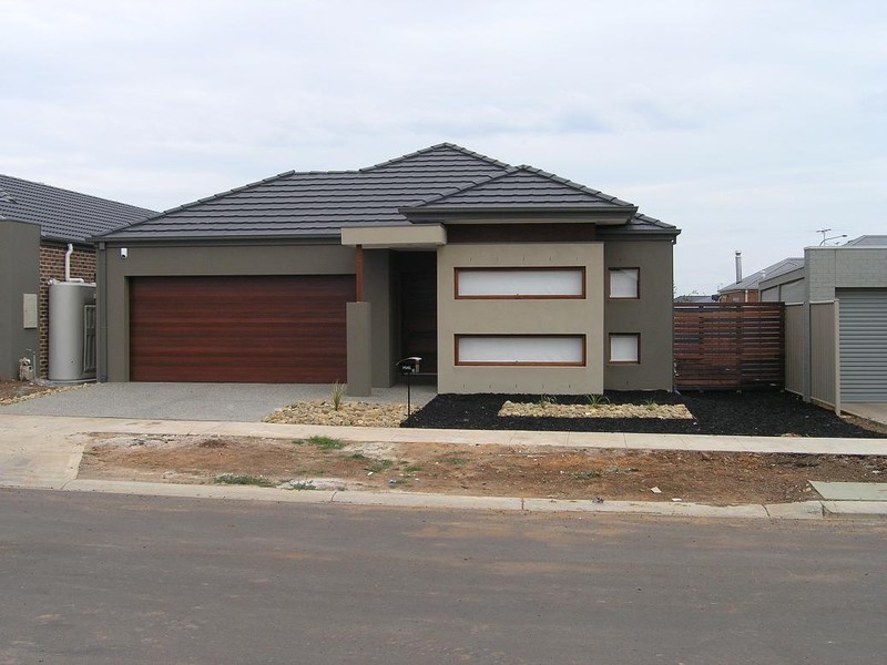 6 Mount Way, Caroline Springs VIC 3023