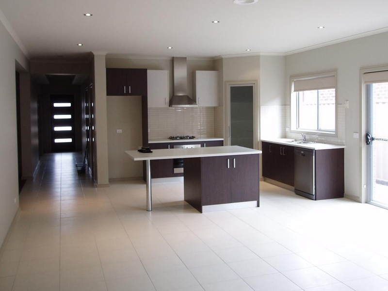 6 Mount Way, Caroline Springs VIC 3023