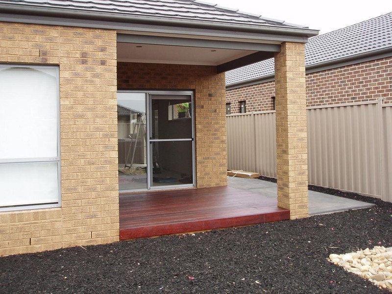 6 Mount Way, Caroline Springs VIC 3023