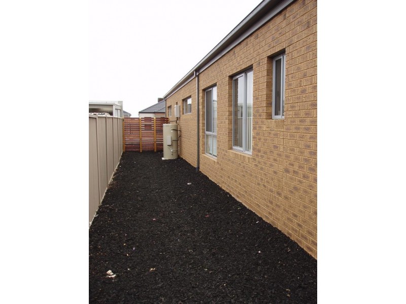 6 Mount Way, Caroline Springs VIC 3023