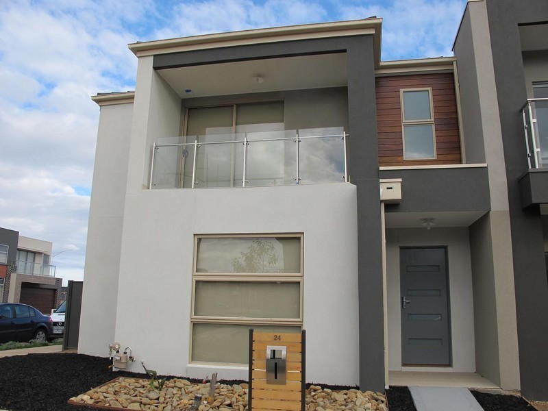 24 Boathouse Drive, Caroline Springs VIC 3023