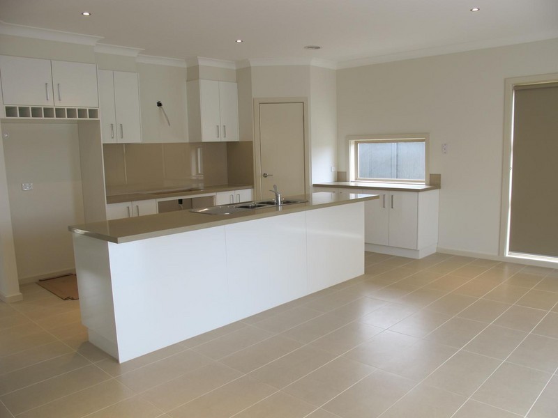 24 Boathouse Drive, Caroline Springs VIC 3023