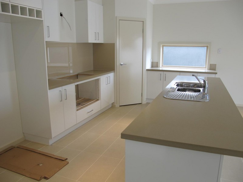 24 Boathouse Drive, Caroline Springs VIC 3023