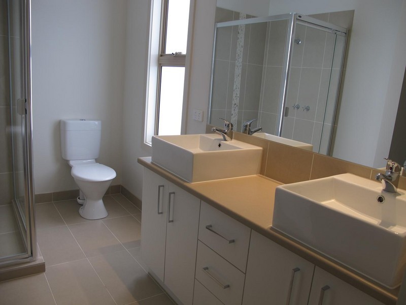 24 Boathouse Drive, Caroline Springs VIC 3023