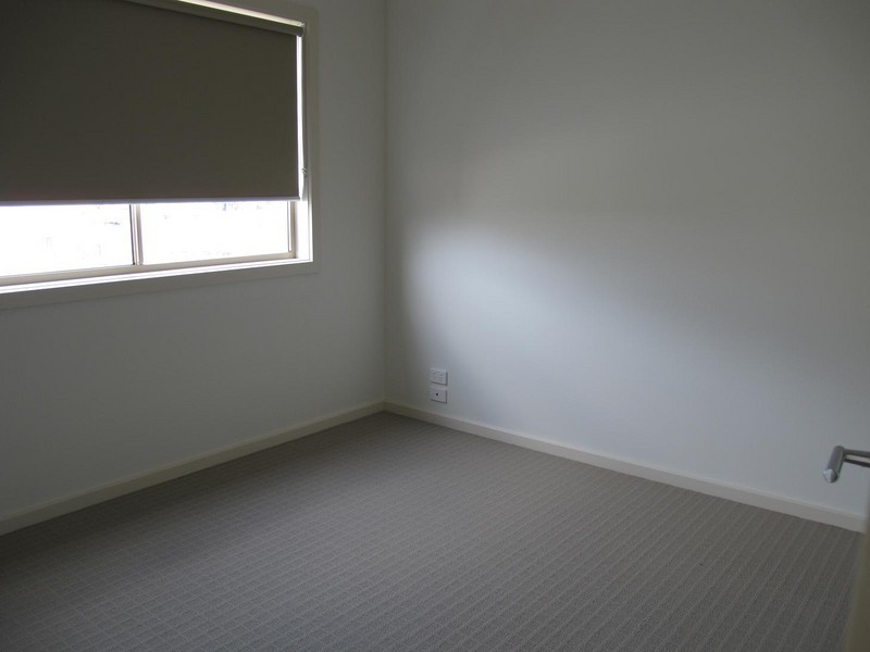 24 Boathouse Drive, Caroline Springs VIC 3023