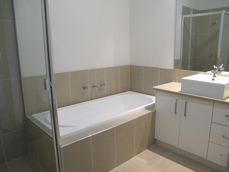 24 Boathouse Drive, Caroline Springs VIC 3023