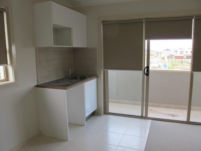 24 Boathouse Drive, Caroline Springs VIC 3023