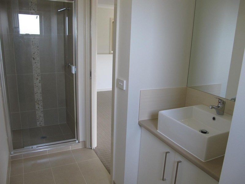 24 Boathouse Drive, Caroline Springs VIC 3023