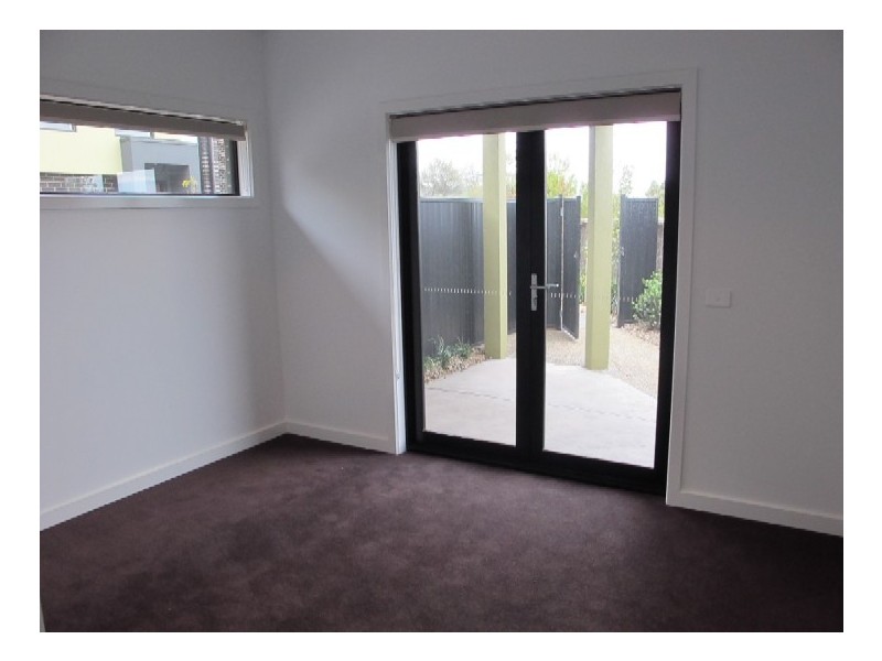 8/5 Chelsworth Place, Caroline Springs VIC 3023