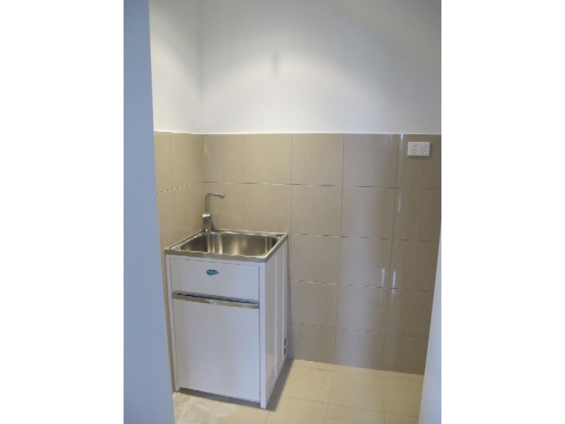 8/5 Chelsworth Place, Caroline Springs VIC 3023