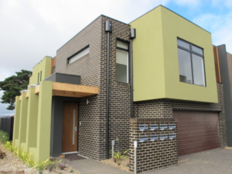 1/5 Chelsworth Place, Caroline Springs VIC 3023