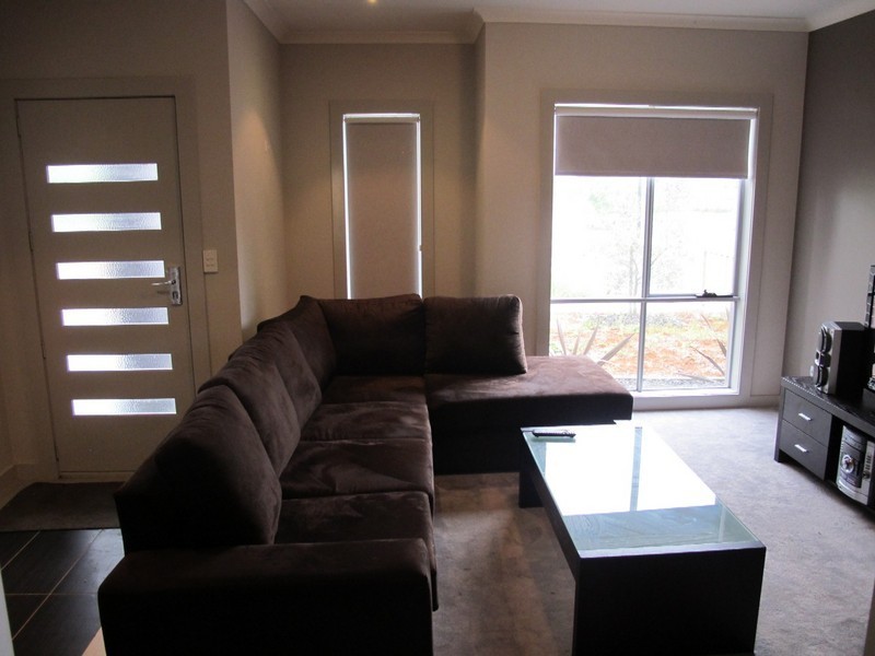 11 Irwin Gardens, Caroline Springs VIC 3023