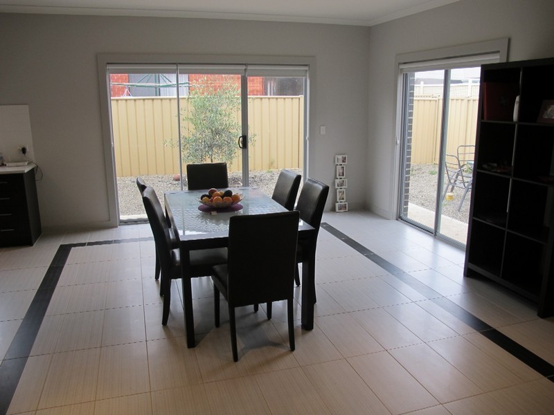 11 Irwin Gardens, Caroline Springs VIC 3023