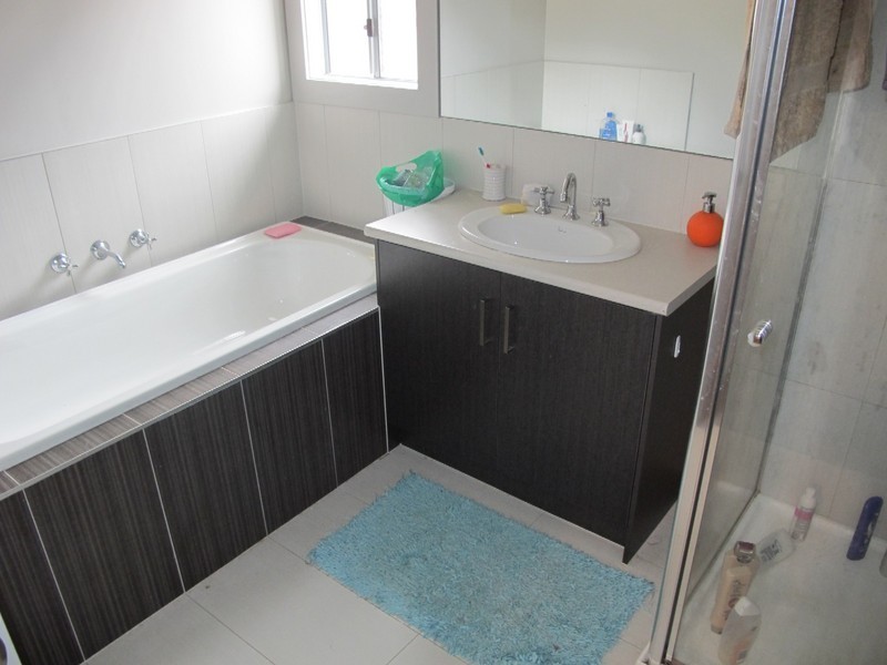 11 Irwin Gardens, Caroline Springs VIC 3023