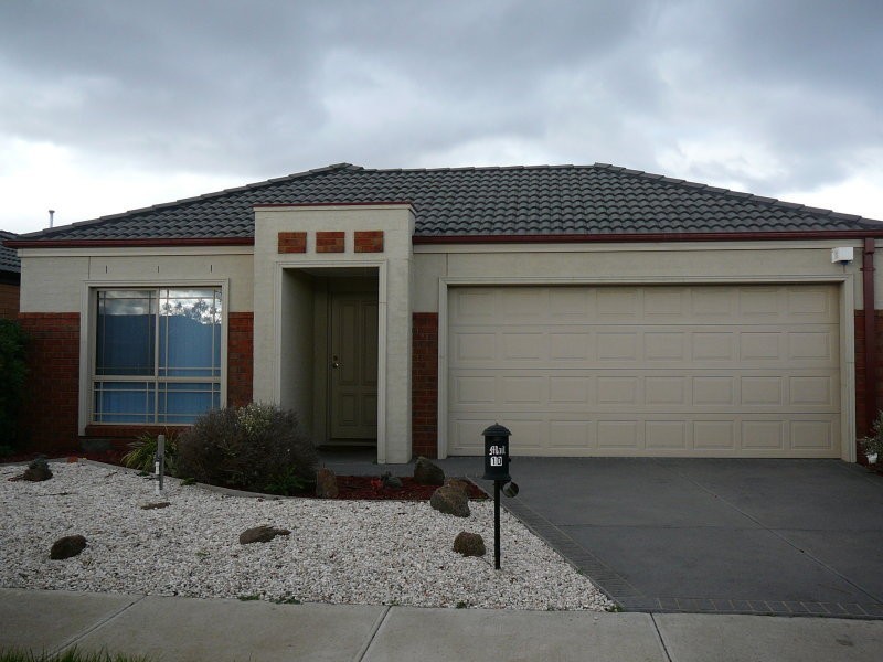 10 Tucker Place, Caroline Springs VIC 3023