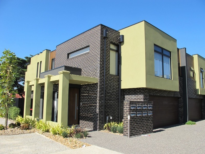 10/8 Sherdley Green, Caroline Springs VIC 3023