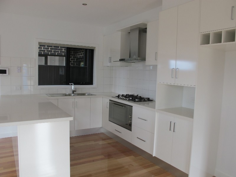 10/8 Sherdley Green, Caroline Springs VIC 3023