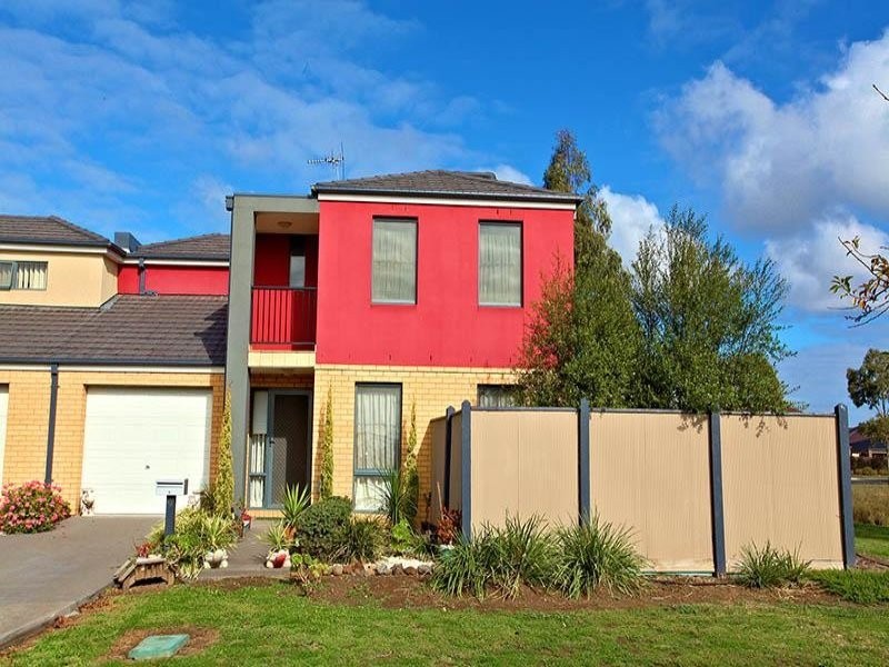 9/8 Sherdley Green, Caroline Springs VIC 3023