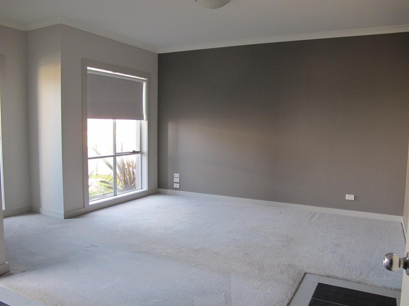 11 Irwin Gardens, Caroline Springs VIC 3023