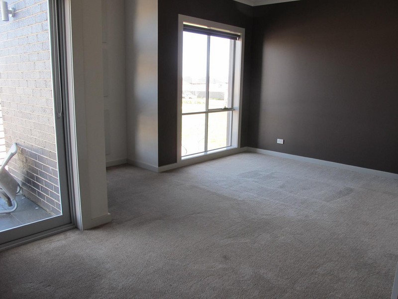 11 Irwin Gardens, Caroline Springs VIC 3023