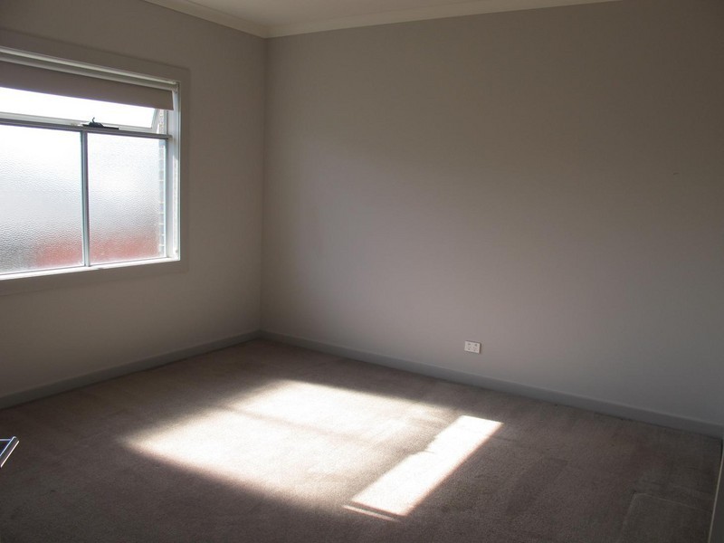 11 Irwin Gardens, Caroline Springs VIC 3023