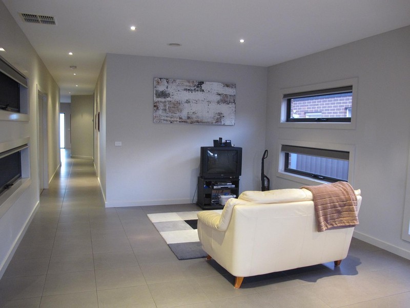 4 Duneira Grove, Caroline Springs VIC 3023