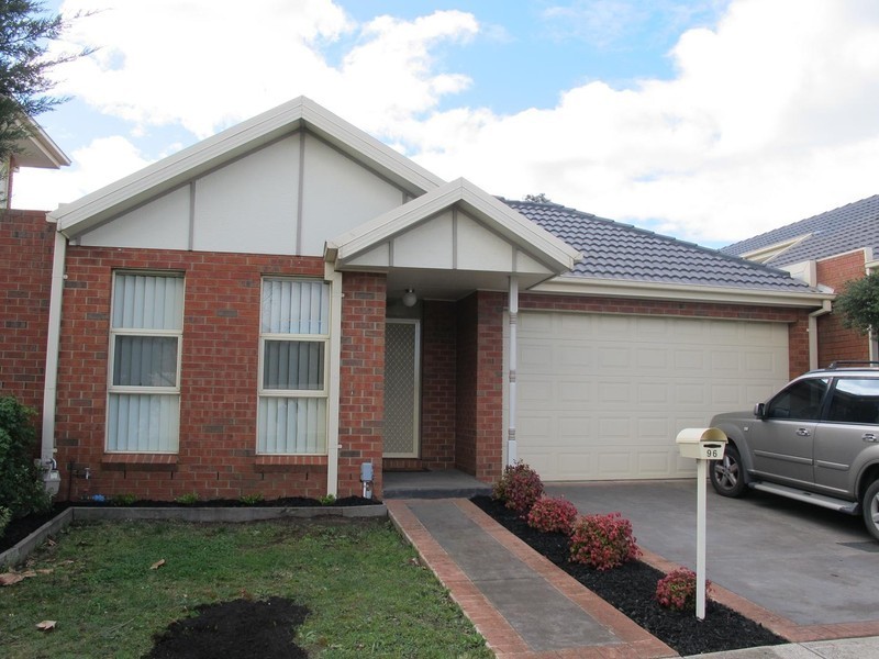 96 Tasman Crescent, Taylors Lakes VIC 3038