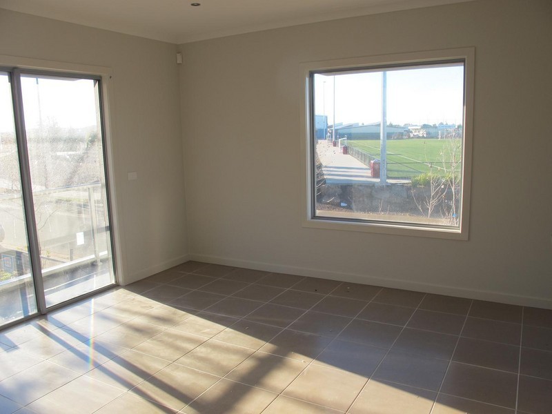 1/69-77  Lancefield Drive, Caroline Springs VIC 3023