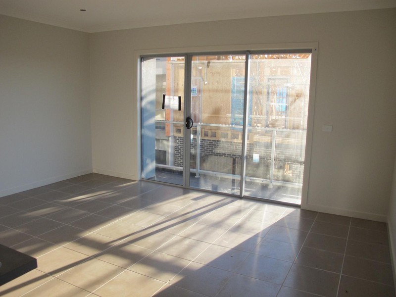 1/69-77  Lancefield Drive, Caroline Springs VIC 3023