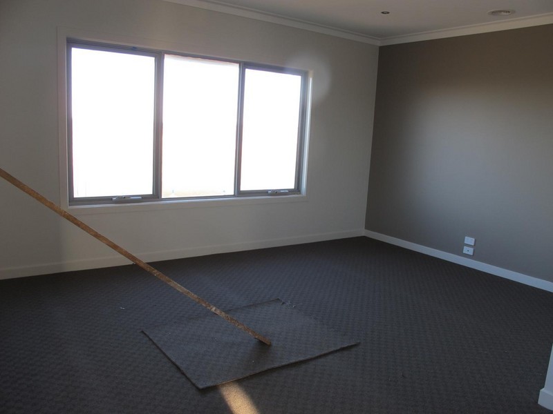 1/69-77  Lancefield Drive, Caroline Springs VIC 3023