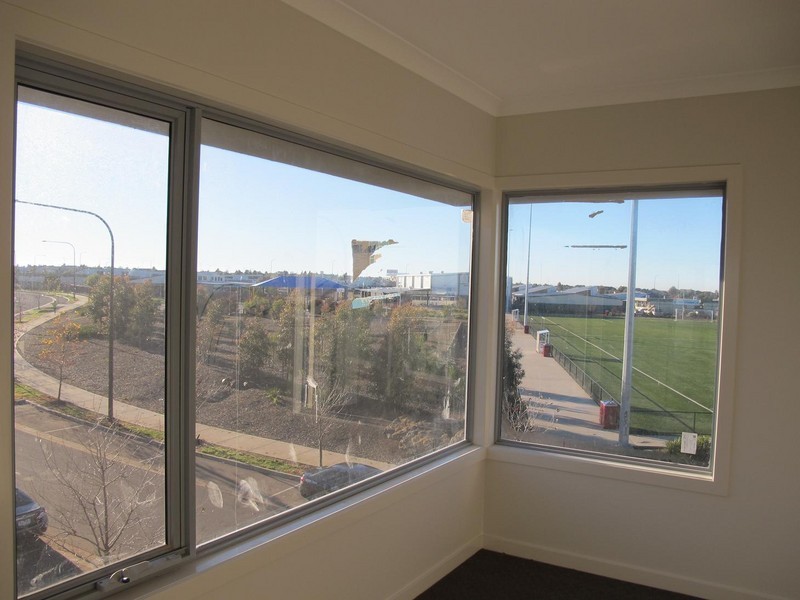 1/69-77  Lancefield Drive, Caroline Springs VIC 3023