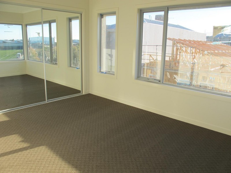 1/69-77  Lancefield Drive, Caroline Springs VIC 3023