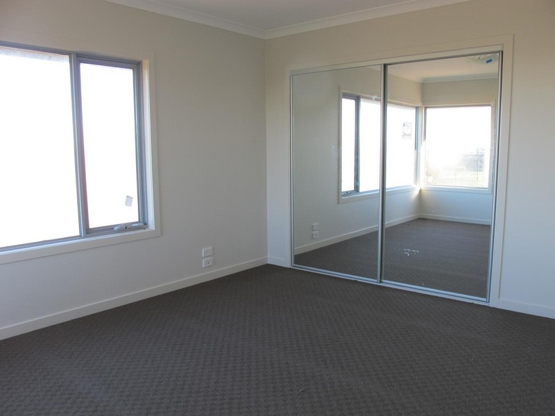 1/69-77  Lancefield Drive, Caroline Springs VIC 3023