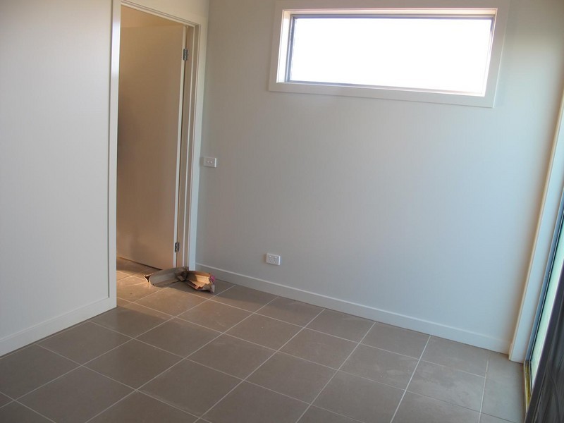 1/69-77  Lancefield Drive, Caroline Springs VIC 3023