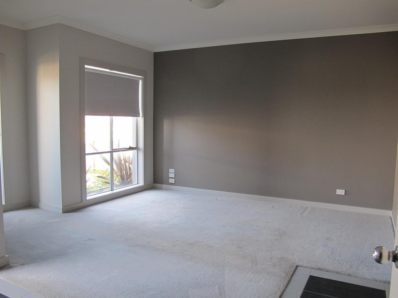 11 Irwin Gardens, Caroline Springs VIC 3023