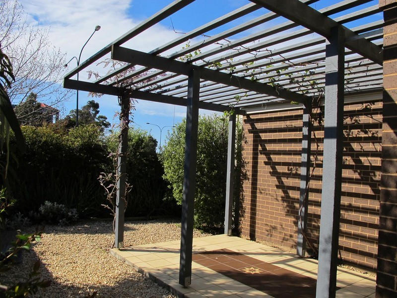 3/8 Sherdley Green, Caroline Springs VIC 3023