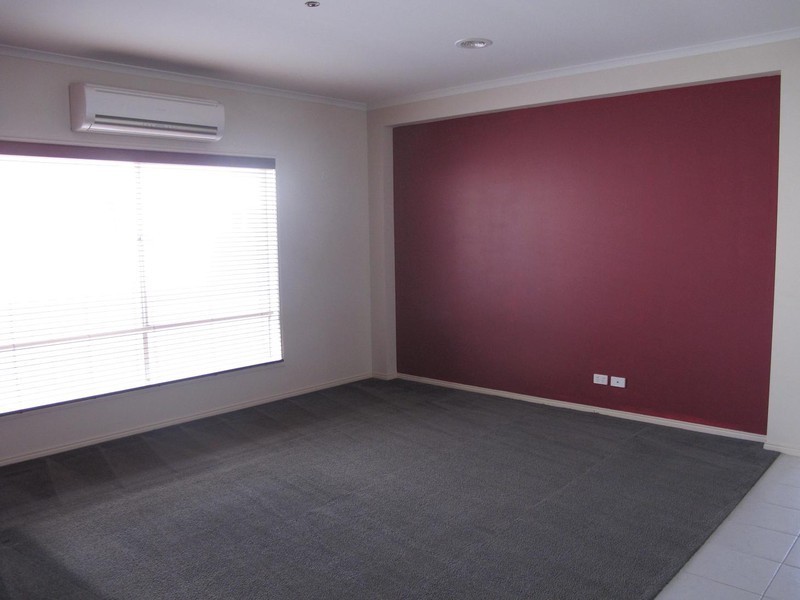 4 Cobaw Circuit, Caroline Springs VIC 3023